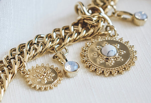 ジュエリーデザインや磁器の修復に活用｜宝飾品／工芸品制作での生成AI事例を紹介